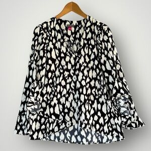 🎉5 for $45🎉 Vince Camuto top blouse shirt size s